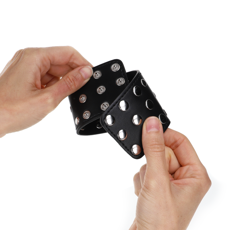 KINK - WRIST RESTRAINT CUFFS WITH SNAP CLOSURE, FULL RIVETS, BLACK, ADJUSTABLE 19-24 CM X 5.5 CM