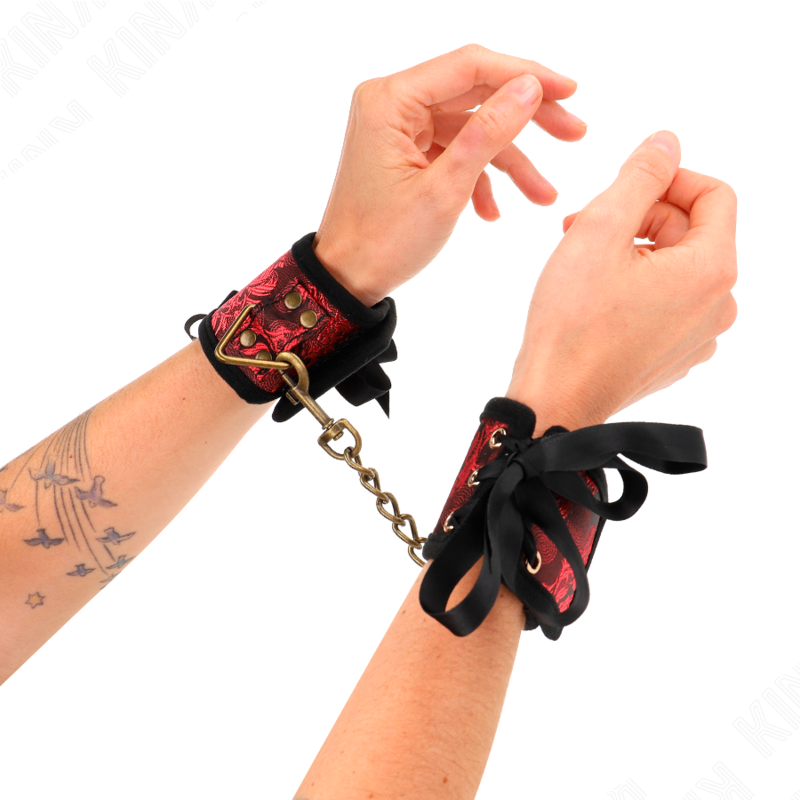 KINK - SCANDAL LACE RED-BLACK WRIST RESTRAINTS 24.5 CM X 6.5 CM