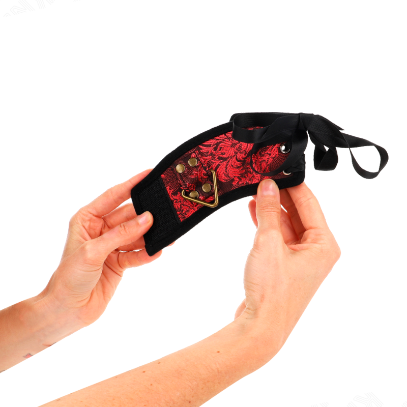 KINK - SCANDAL LACE RED-BLACK WRIST RESTRAINTS 24.5 CM X 6.5 CM