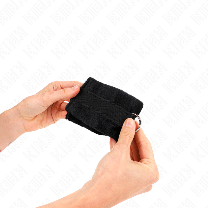 KINK - BLACK FUR BEGINNER CUFFS 30 X 7 CM