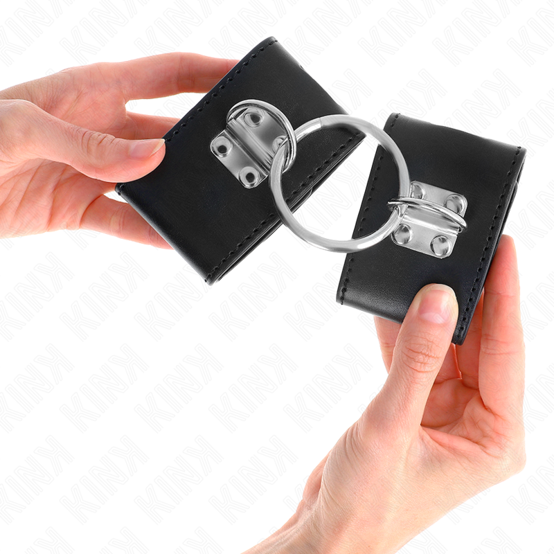 KINK - FIXED WRIST RESTRAINTS WITH O-RING AND BLACK ADJUSTABLE PADLOCK CLOSURE 16-23 CM X 5.5 CM