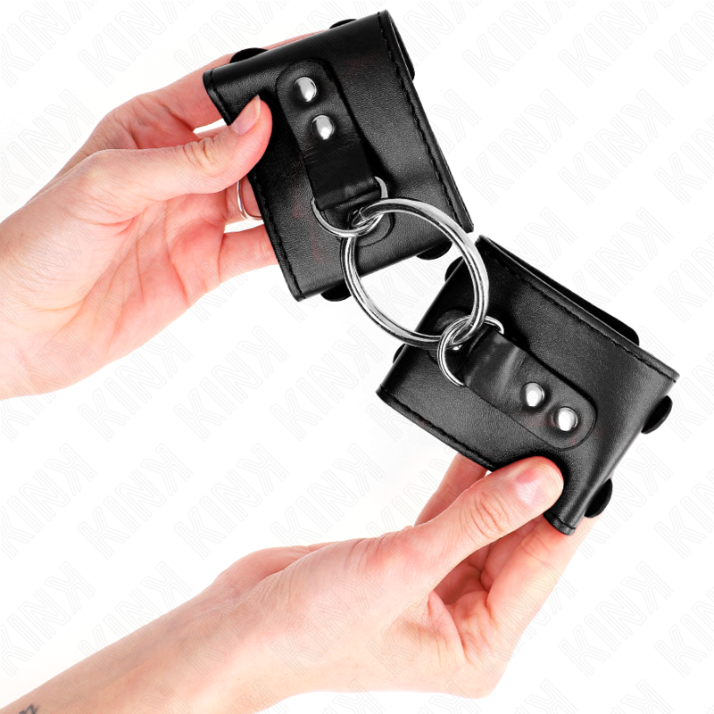 KINK - FIXED WRIST RESTRAINTS WITH RING AND ADJUSTABLE STUDS BLACK 17-22 CM X 6.5 CM
