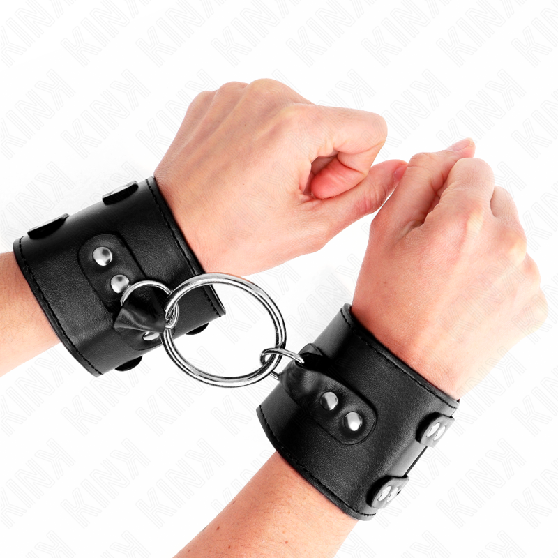 KINK - FIXED WRIST RESTRAINTS WITH RING AND ADJUSTABLE STUDS BLACK 17-22 CM X 6.5 CM