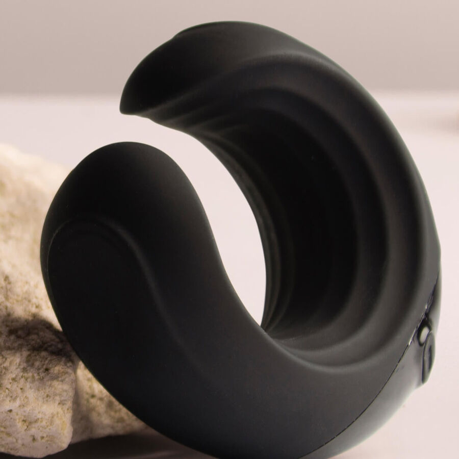 ROCKS-OFF - ECHO BLACK VIBRATING MASTURBATOR